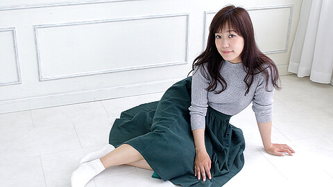Ryoka Ouchi ミニスカート